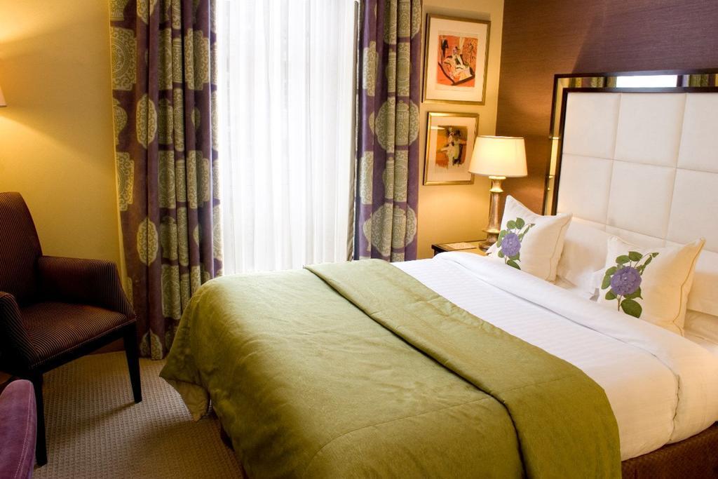 The Mandeville Hotel London Room photo
